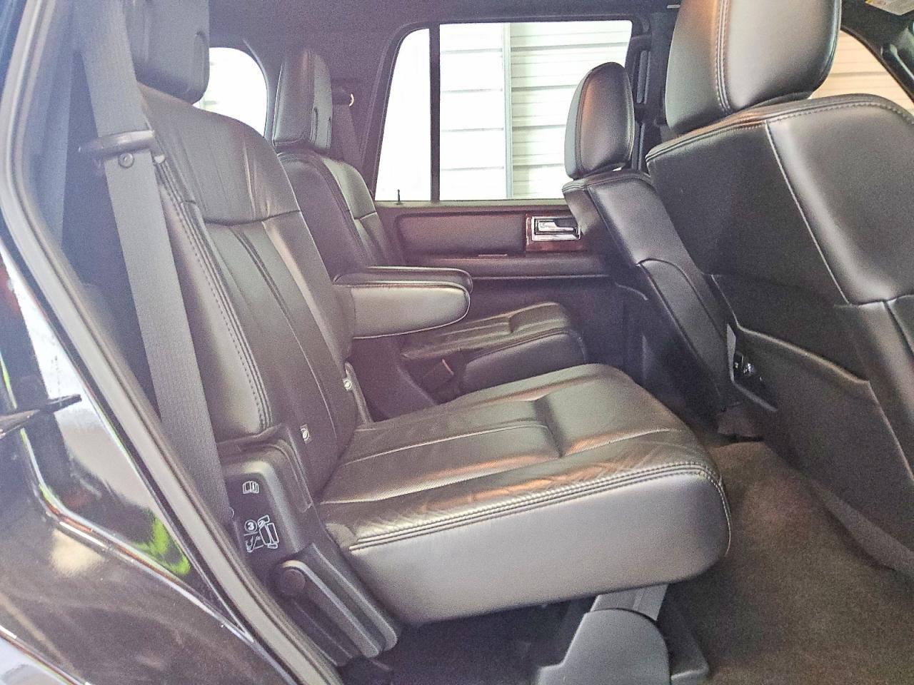 2016 Lincoln Navigator Select - zdjęcie 11