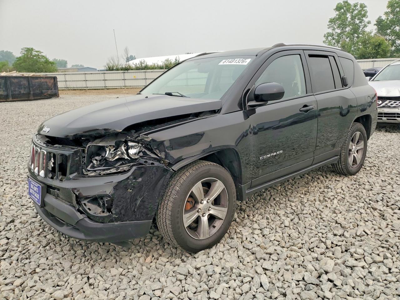 2017 Jeep Compass Latitude - zdjęcie główne