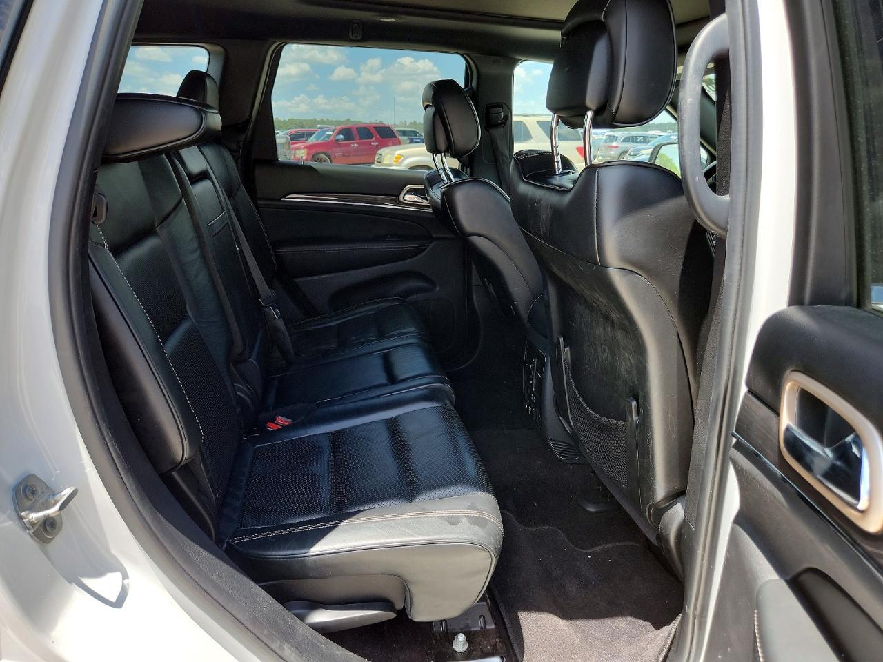 2017 Jeep Grand Cherokee Overland - zdjęcie 11