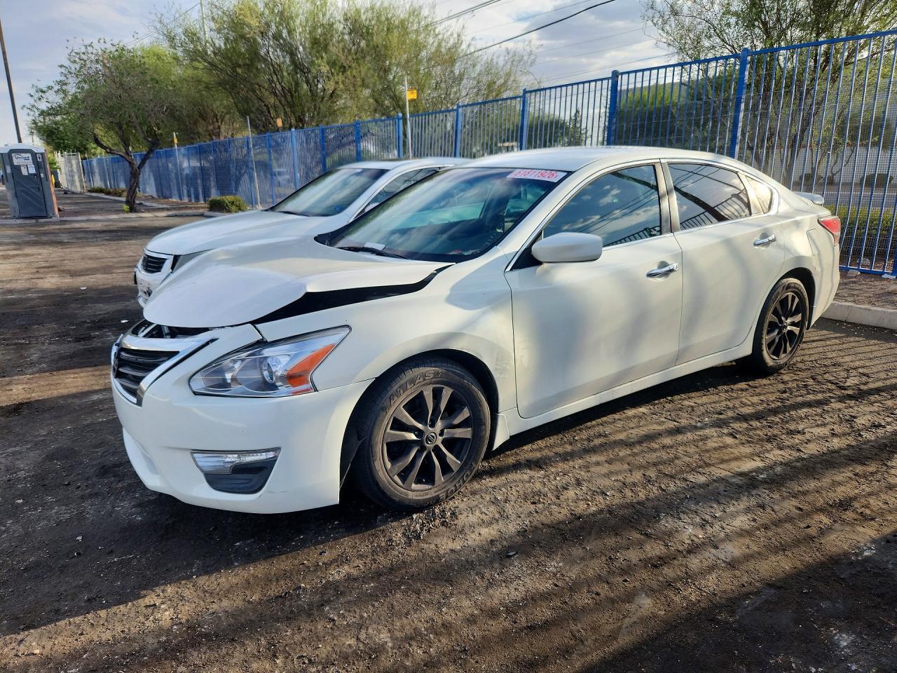 2015 Nissan Altima 2.5 S - zdjęcie główne