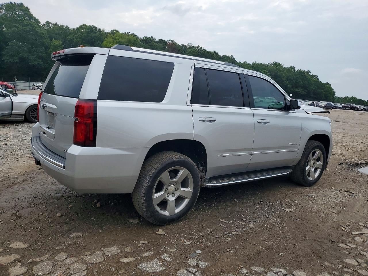 2018 Chevrolet Tahoe C1500 Premier - zdjęcie 3