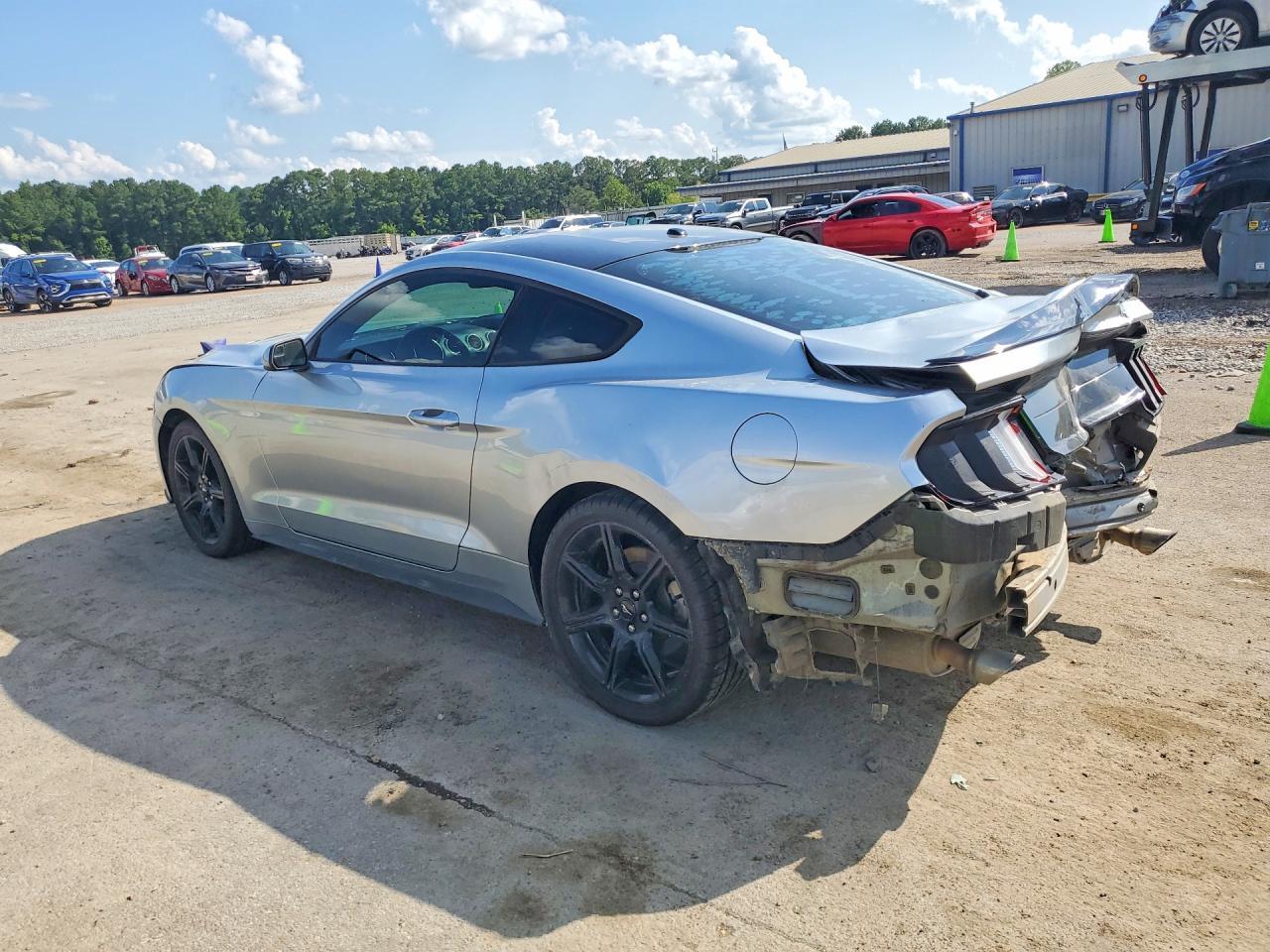 2020 Ford Mustang - zdjęcie 2