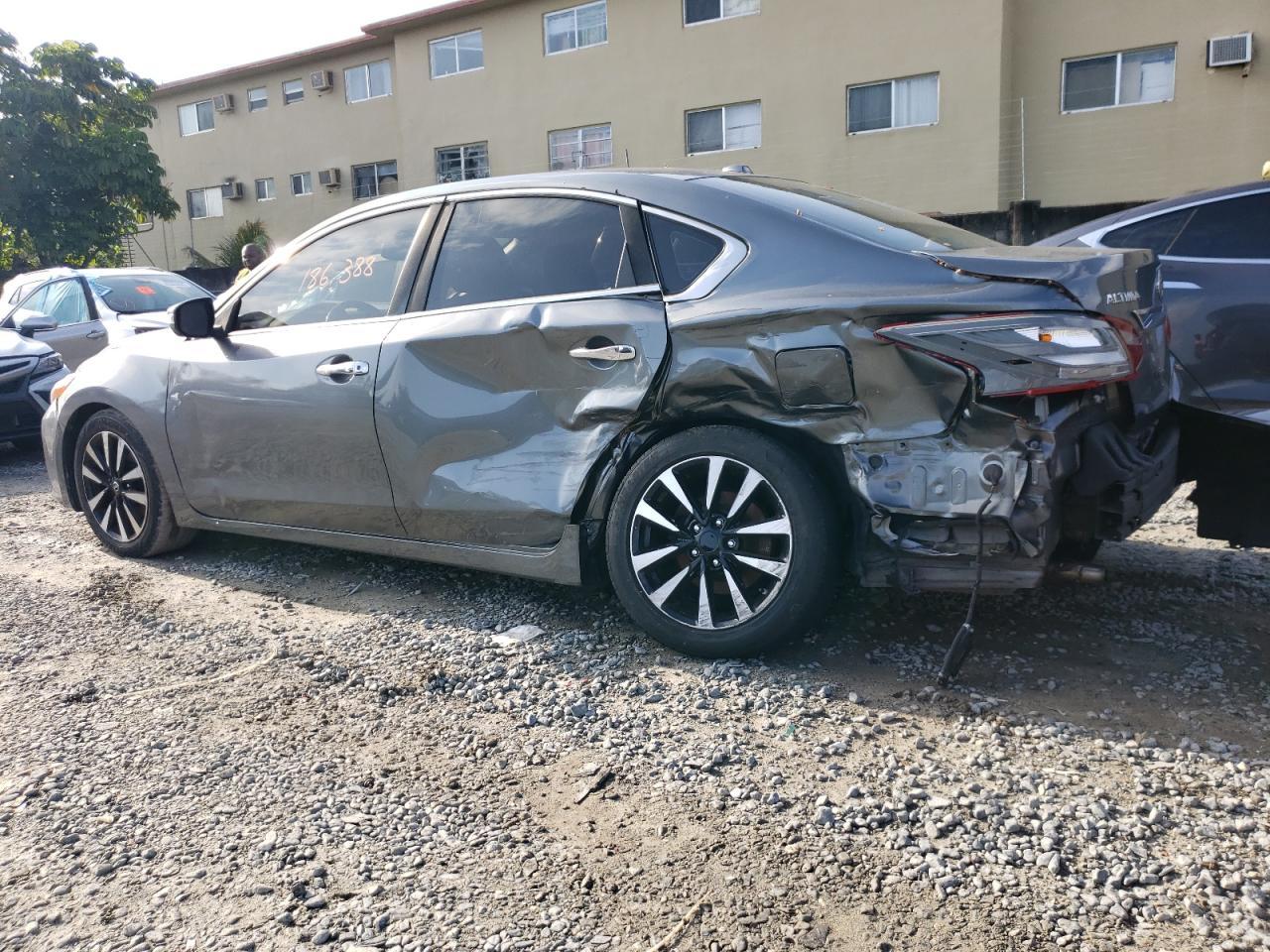 2018 Nissan Altima 2.5 - zdjęcie 2