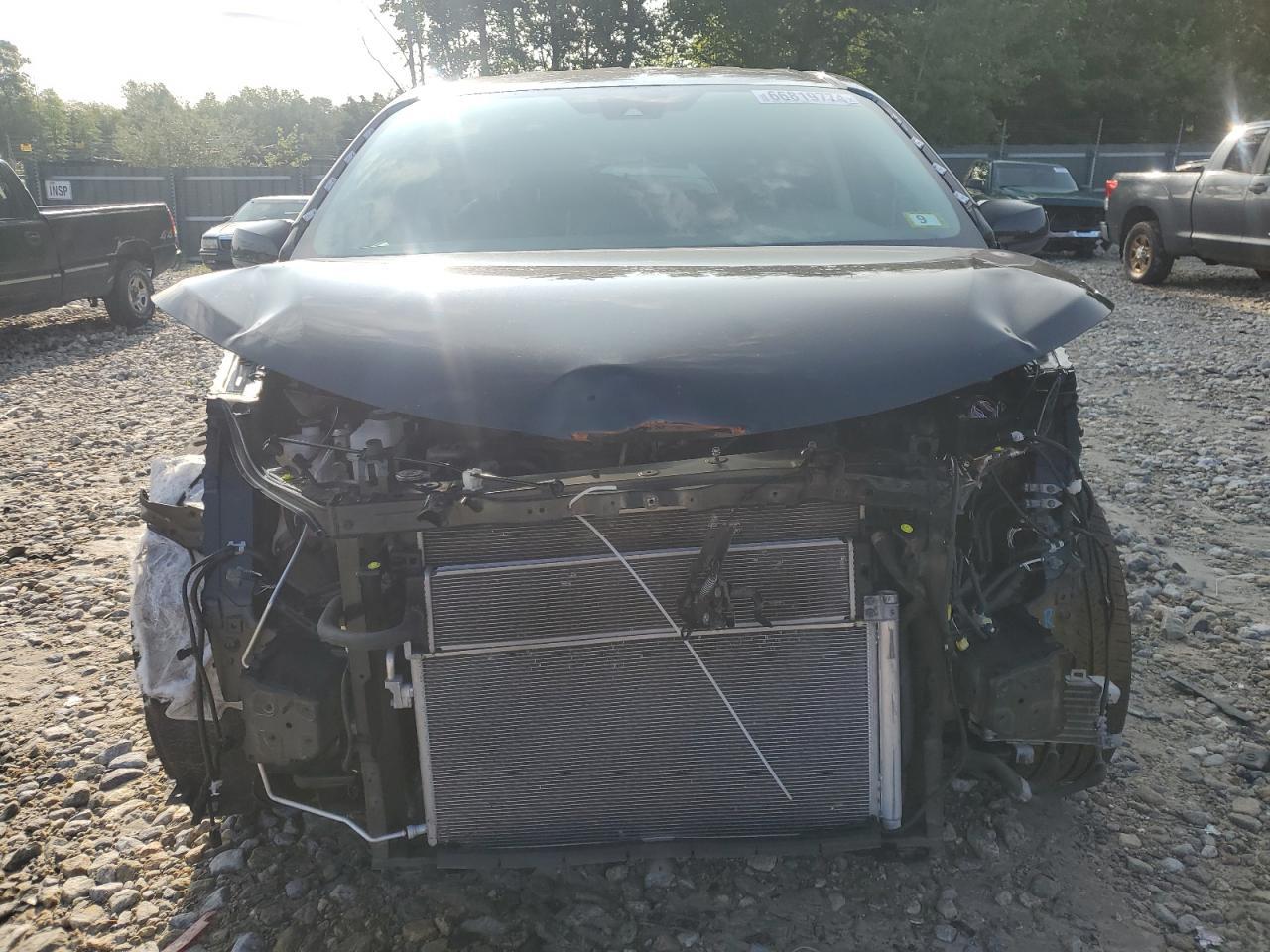 2021 Toyota Sienna Le - zdjęcie 5