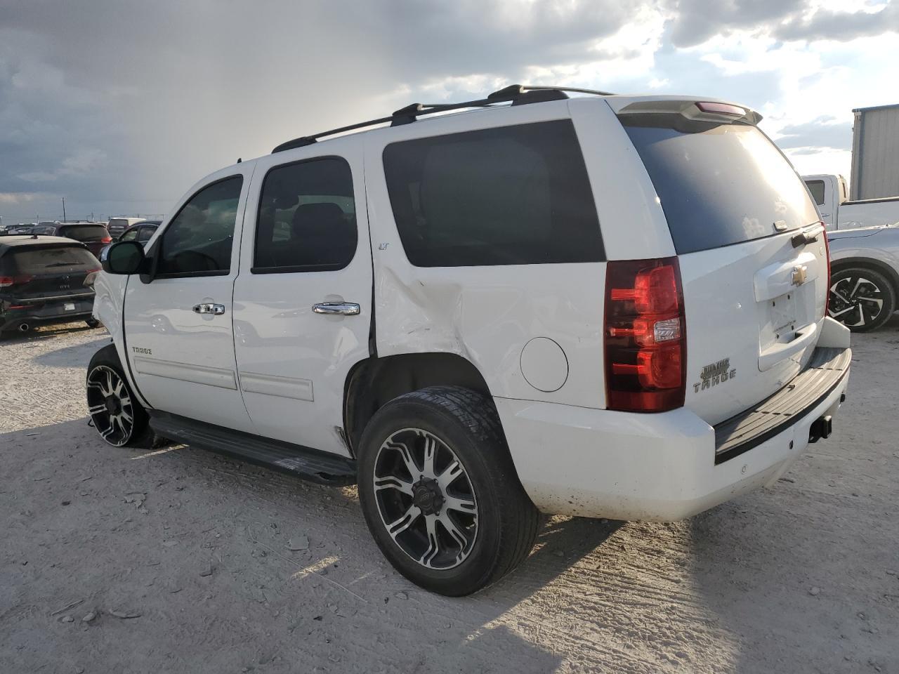 2013 Chevrolet Tahoe C1500 Lt - zdjęcie 2