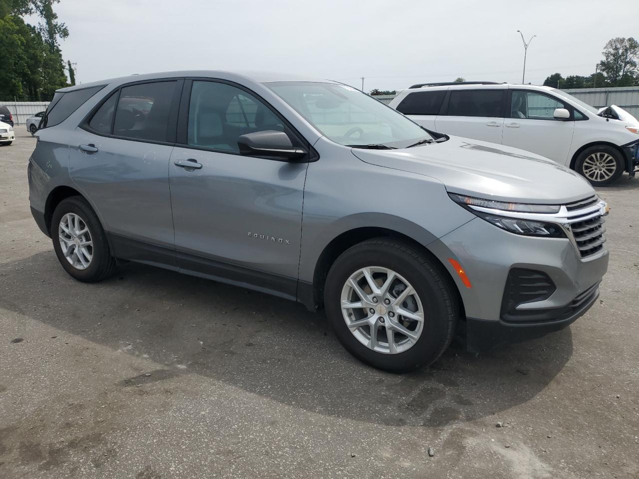 2024 Chevrolet Equinox Ls - zdjęcie 4