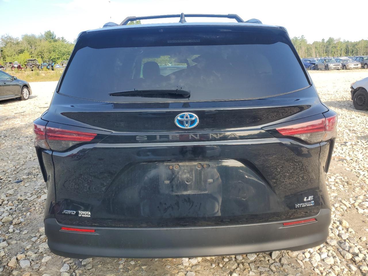 2021 Toyota Sienna Le - zdjęcie 6