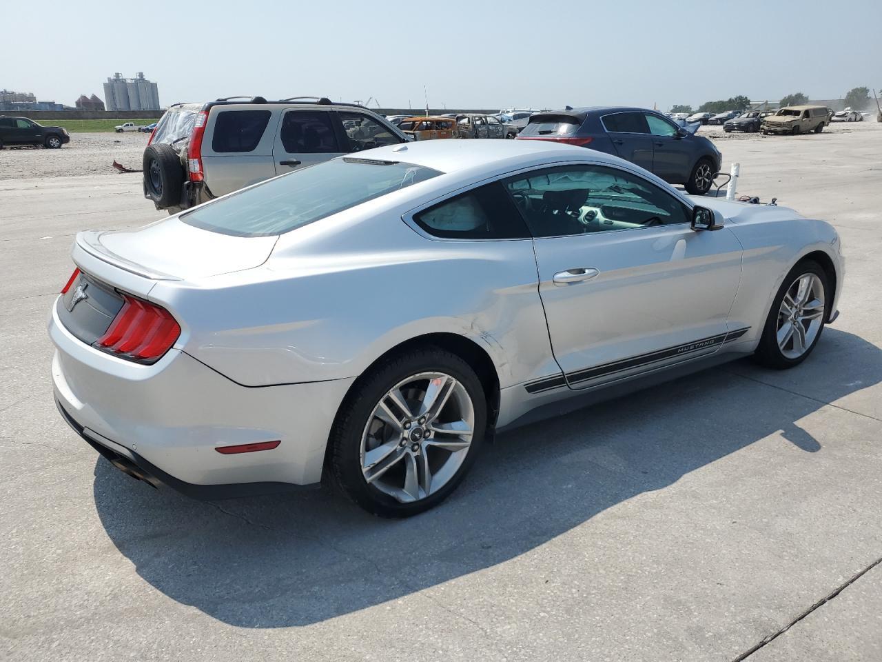 2019 Ford Mustang - zdjęcie 3