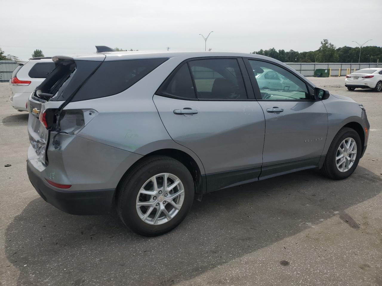 2024 Chevrolet Equinox Ls - zdjęcie 3
