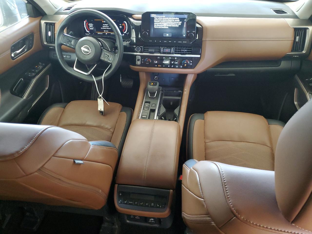 2023 Nissan Pathfinder Platinum - zdjęcie 8