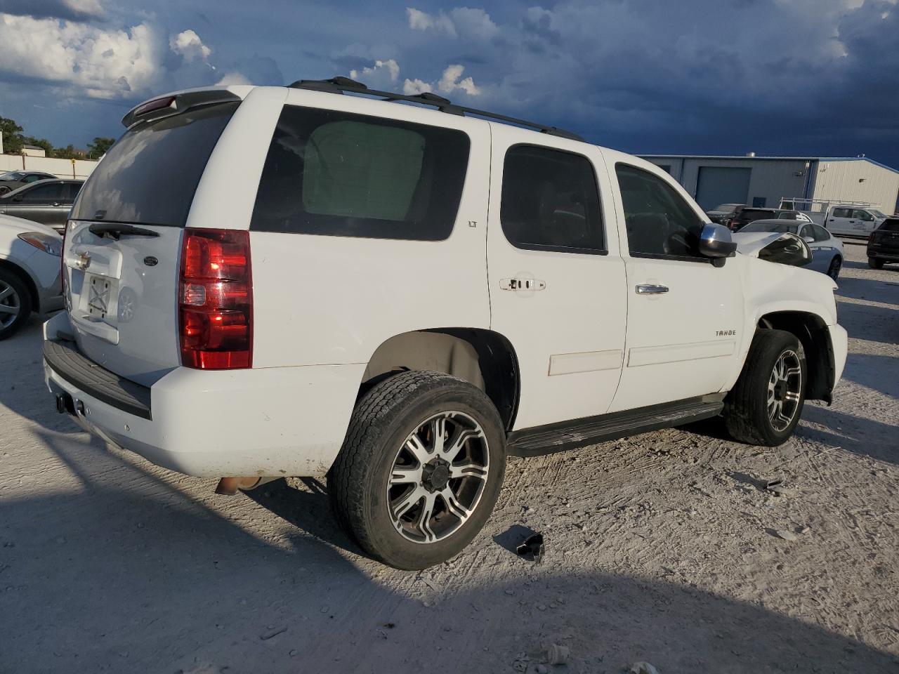 2013 Chevrolet Tahoe C1500 Lt - zdjęcie 3