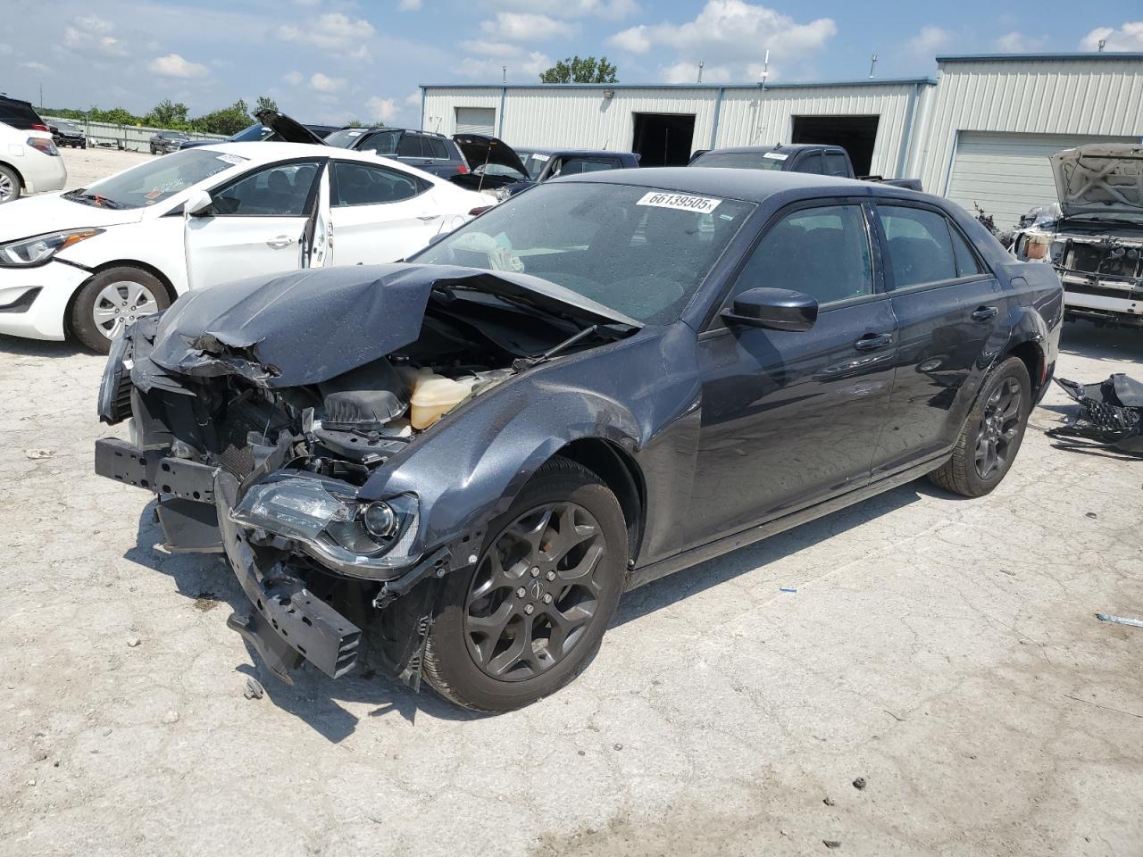2019 Chrysler 300 S - zdjęcie główne
