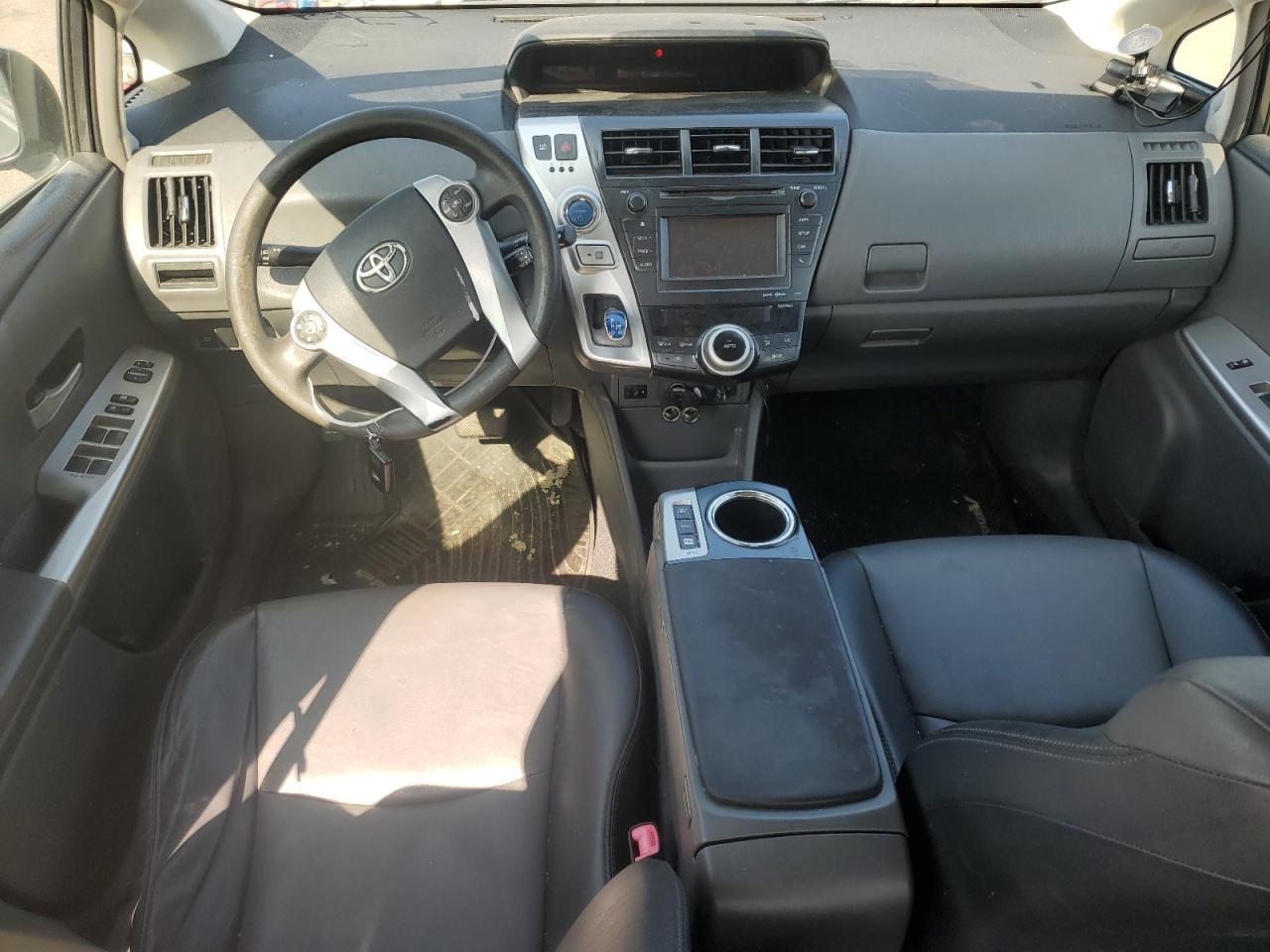 2013 Toyota Prius V - zdjęcie 8