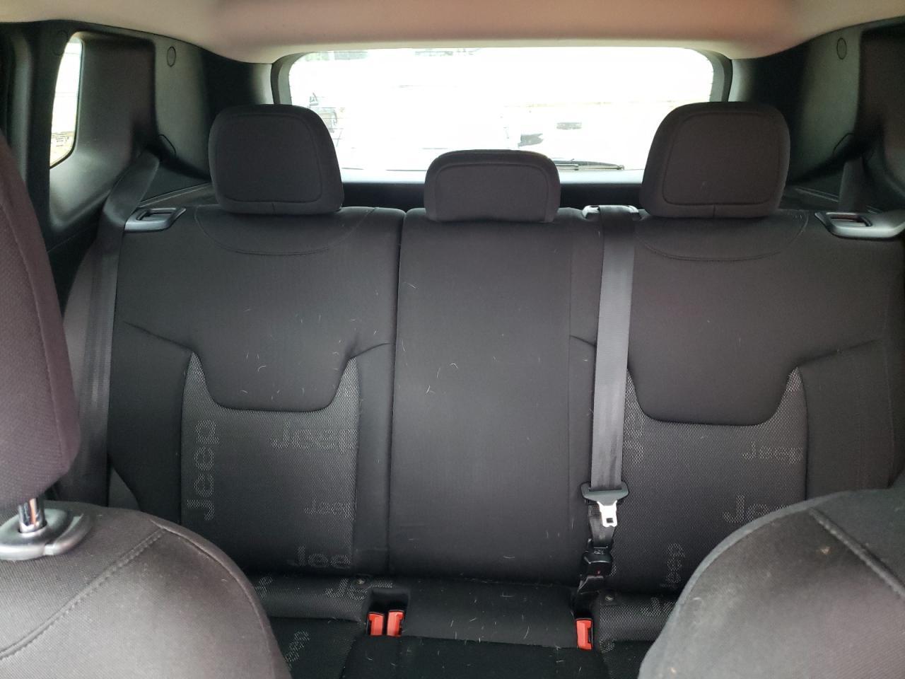 2015 Jeep Renegade - zdjęcie 10