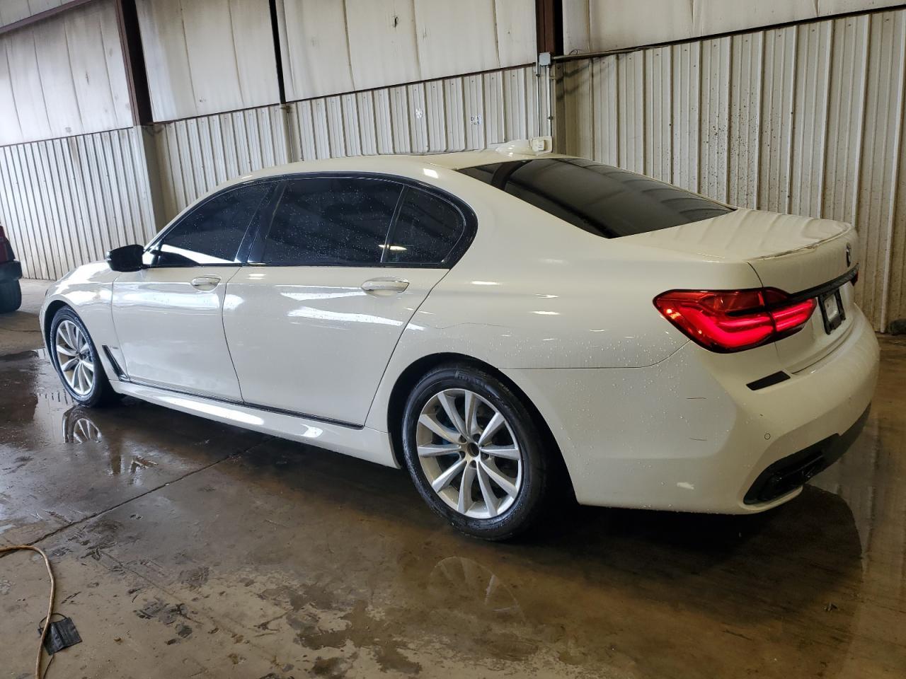 2016 BMW Seria 7 - zdjęcie 2