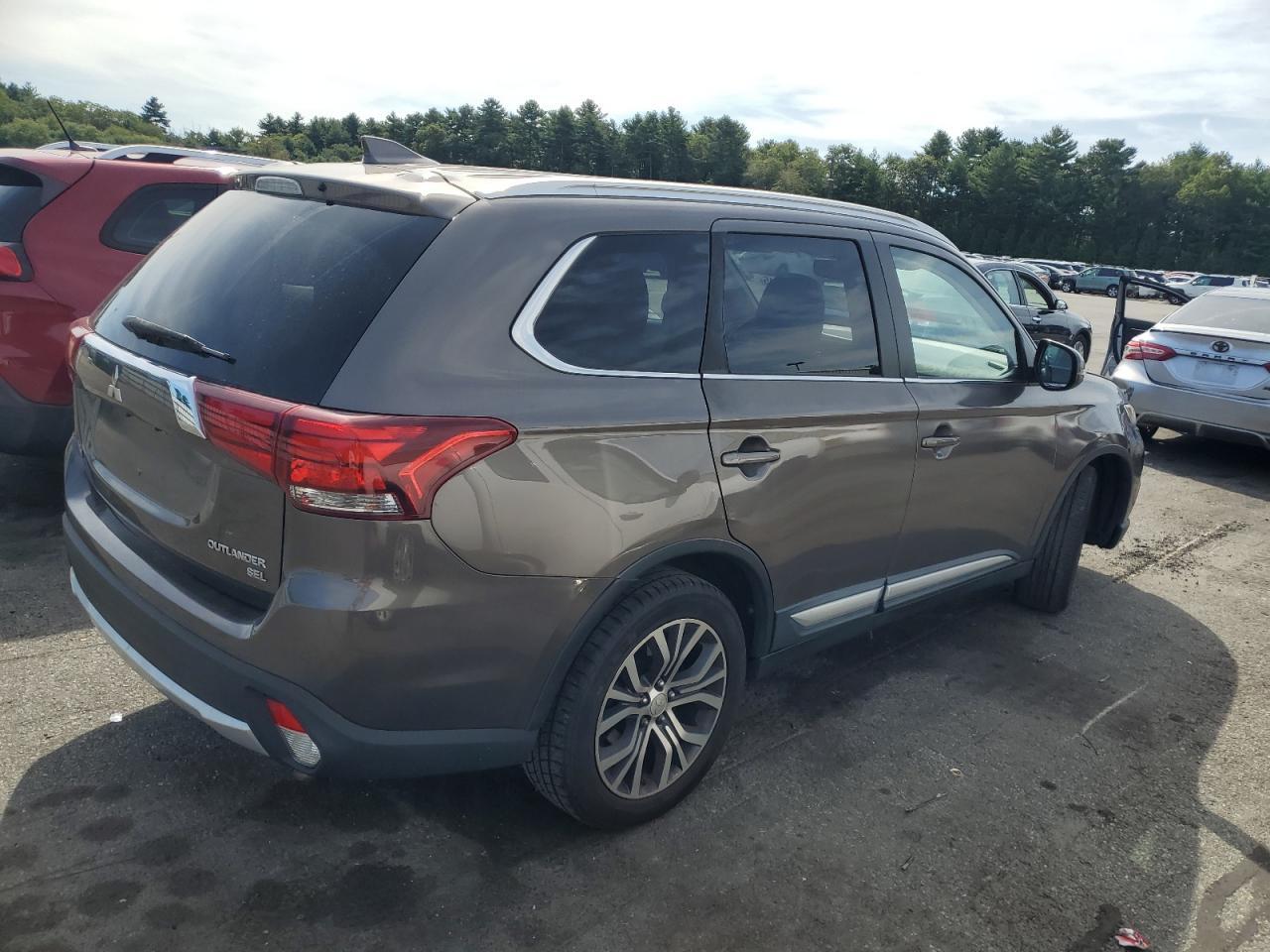 2017 Mitsubishi Outlander Se - zdjęcie 3