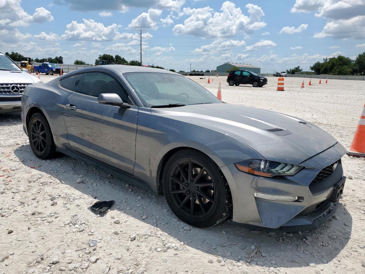 2021 Ford Mustang - zdjęcie 4
