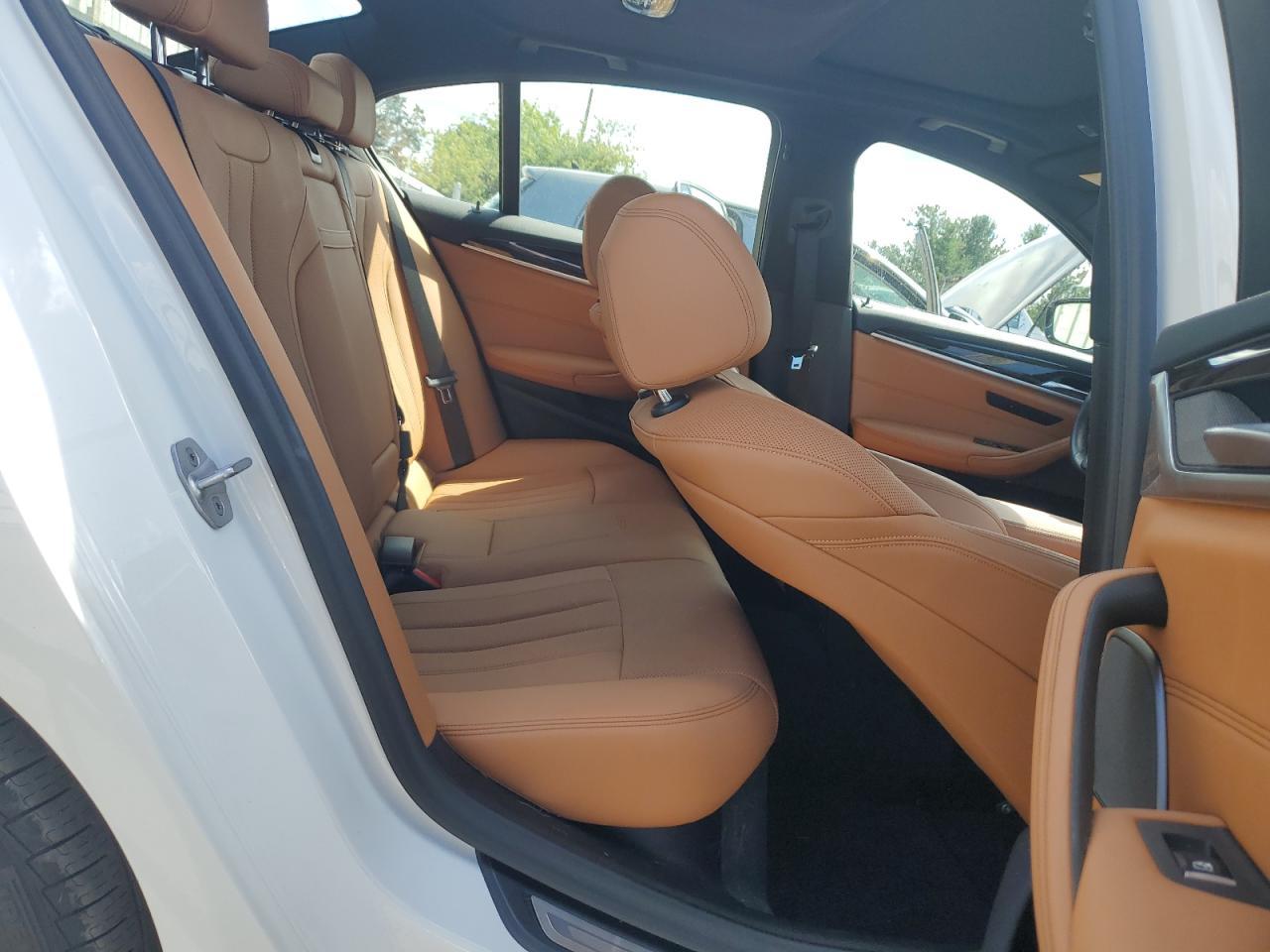 2021 BMW Seria 5 - zdjęcie 10