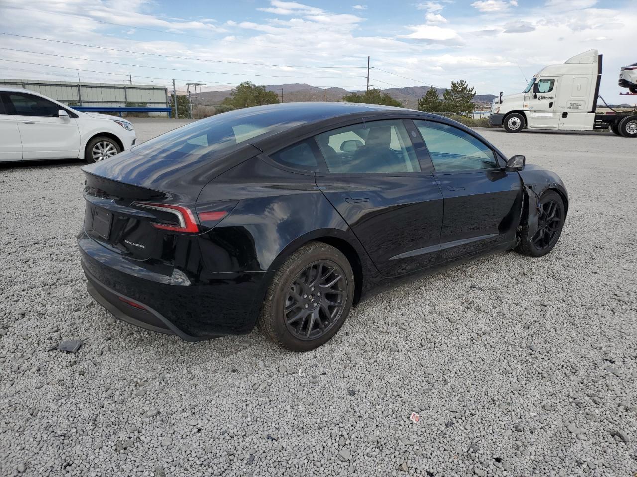 2025 Tesla Model 3 - zdjęcie 3