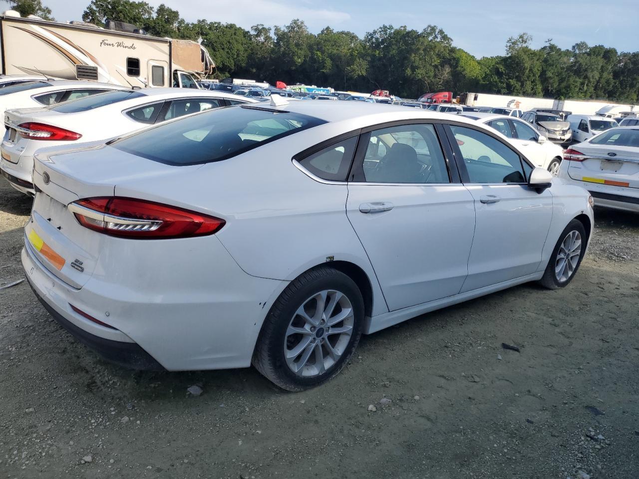 2020 Ford Fusion Se - zdjęcie 3