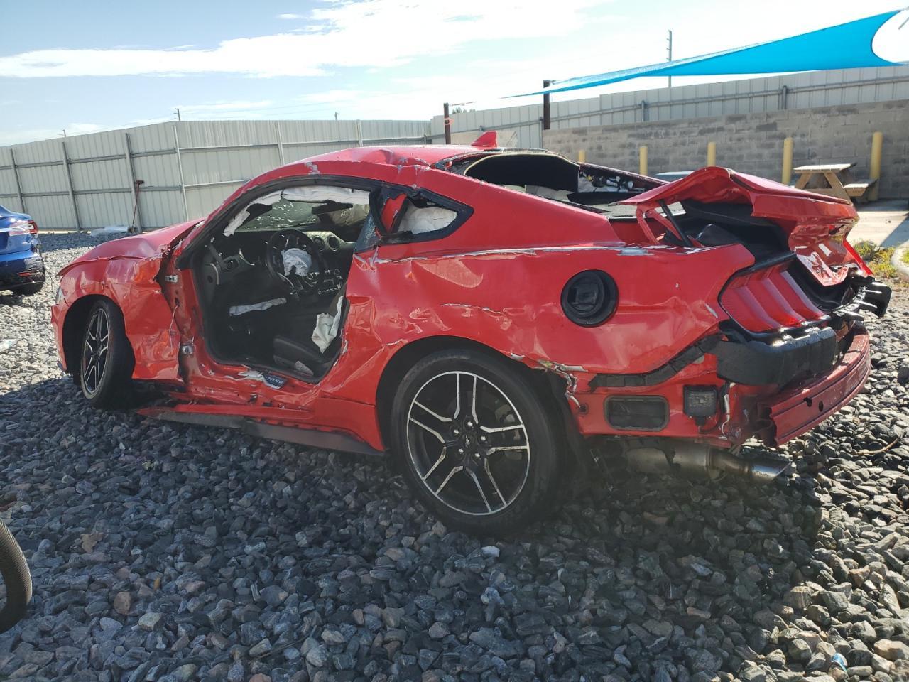 2023 Ford Mustang - zdjęcie 2