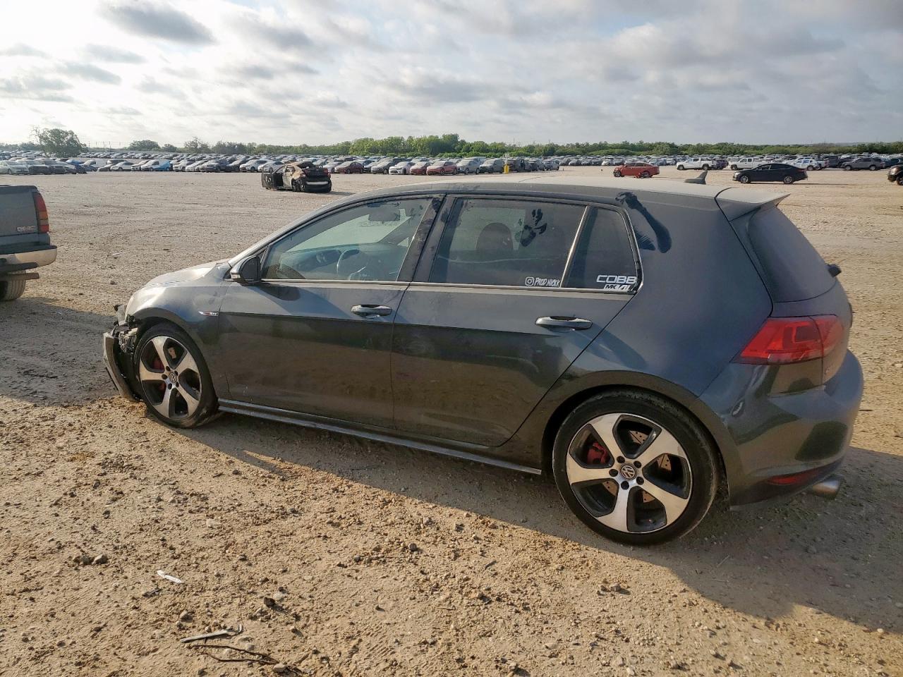 2017 Volkswagen GTI - zdjęcie 2