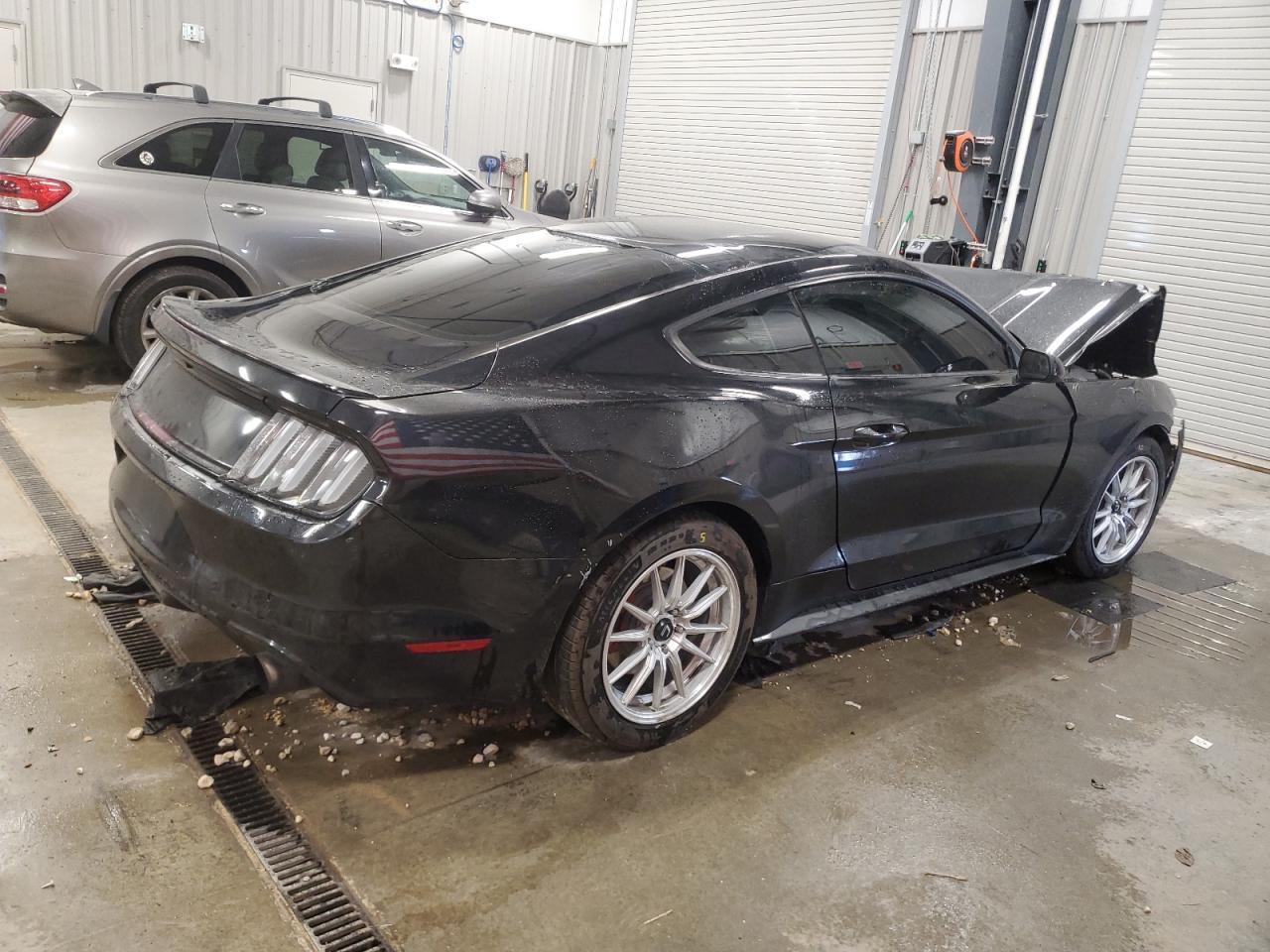 2017 Ford Mustang - zdjęcie 3