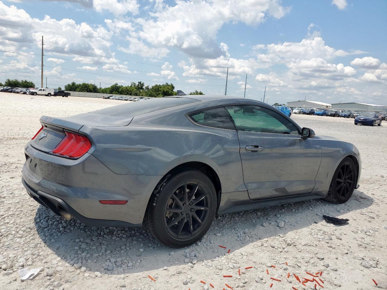 2021 Ford Mustang - zdjęcie 3
