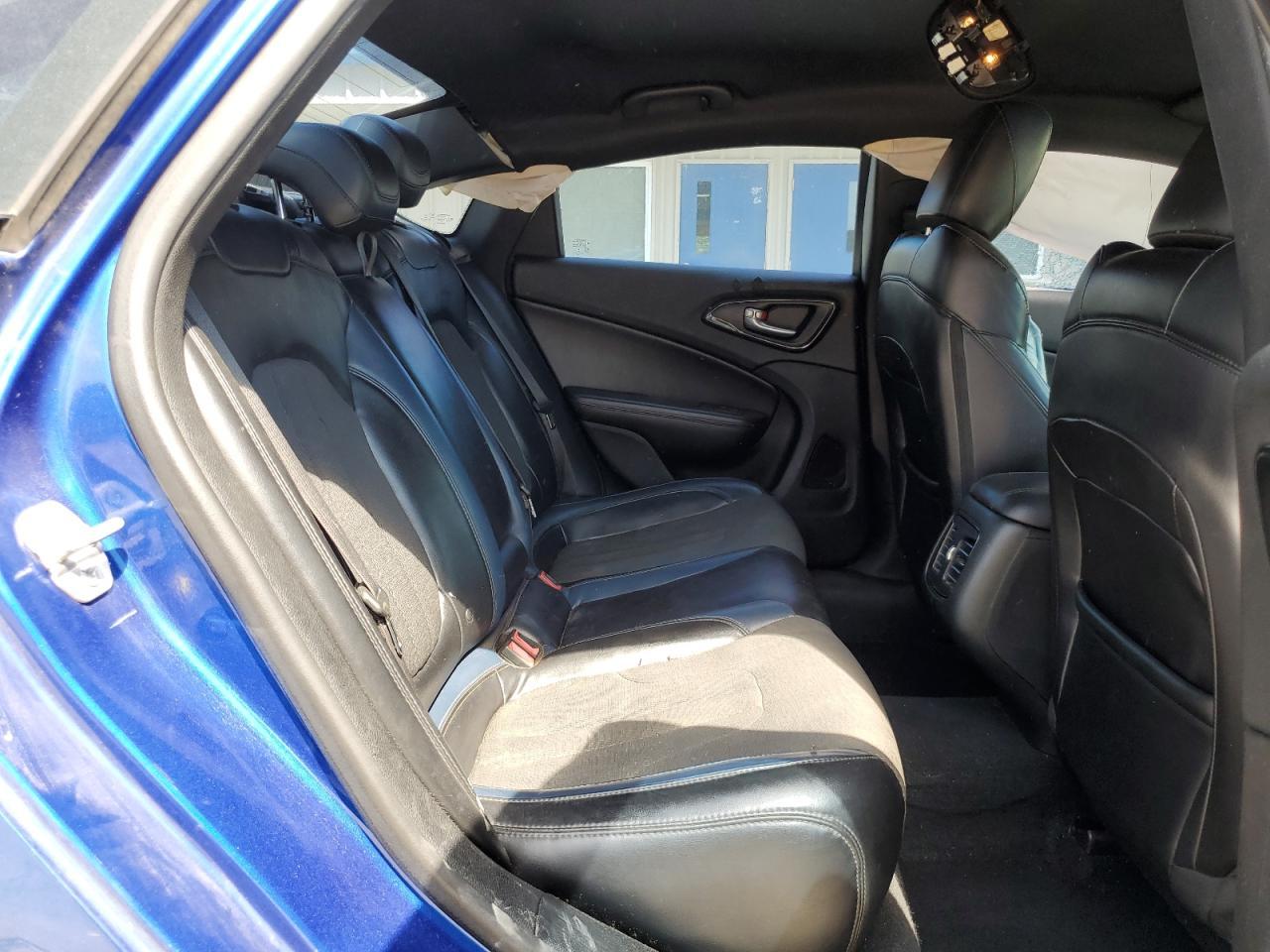 2015 Chrysler 200 S - zdjęcie 10