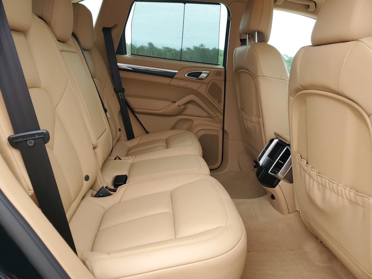 2016 Porsche Cayenne - zdjęcie 10