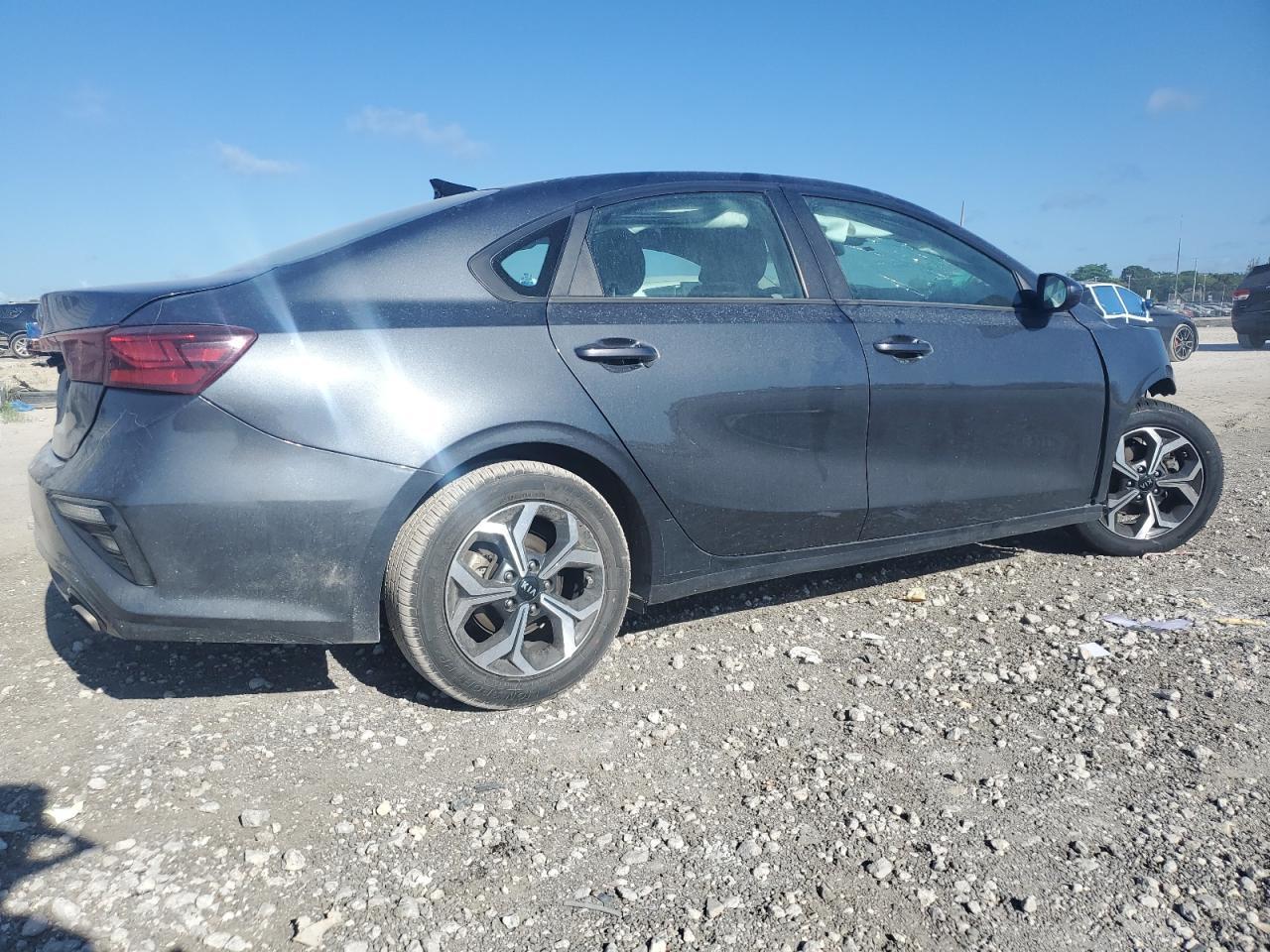 2021 Kia Forte Fe - zdjęcie 3