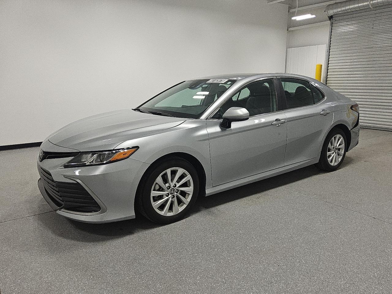 2024 Toyota Camry - zdjęcie główne