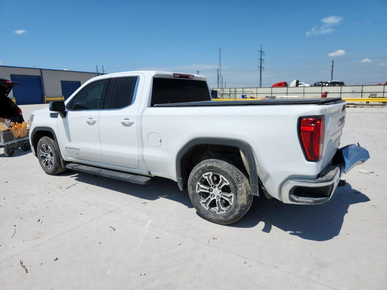 2021 GMC Sierra - zdjęcie 2