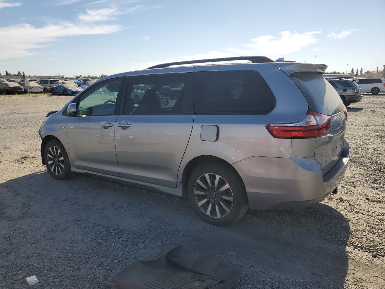 2018 Toyota Sienna - zdjęcie 2