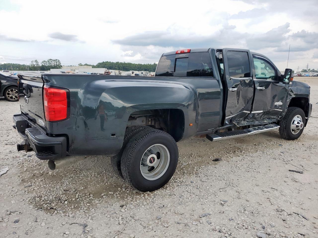 2017 Chevrolet Silverado K3500 High Country - zdjęcie 3