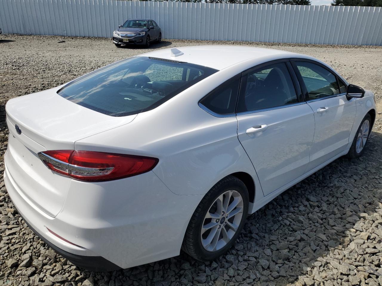 2020 Ford Fusion Se - zdjęcie 3