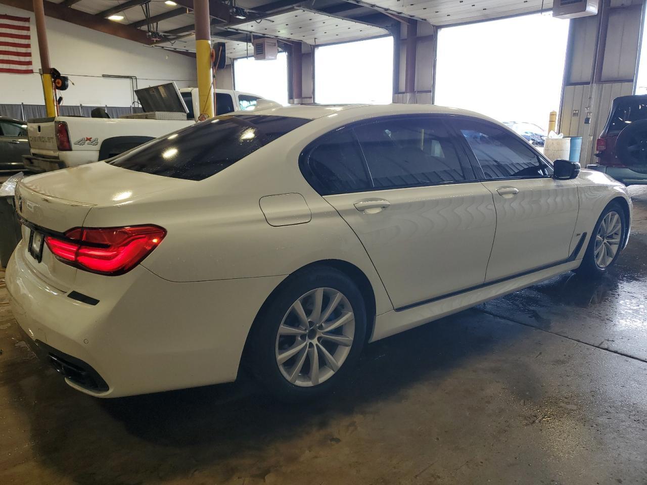 2016 BMW Seria 7 - zdjęcie 3