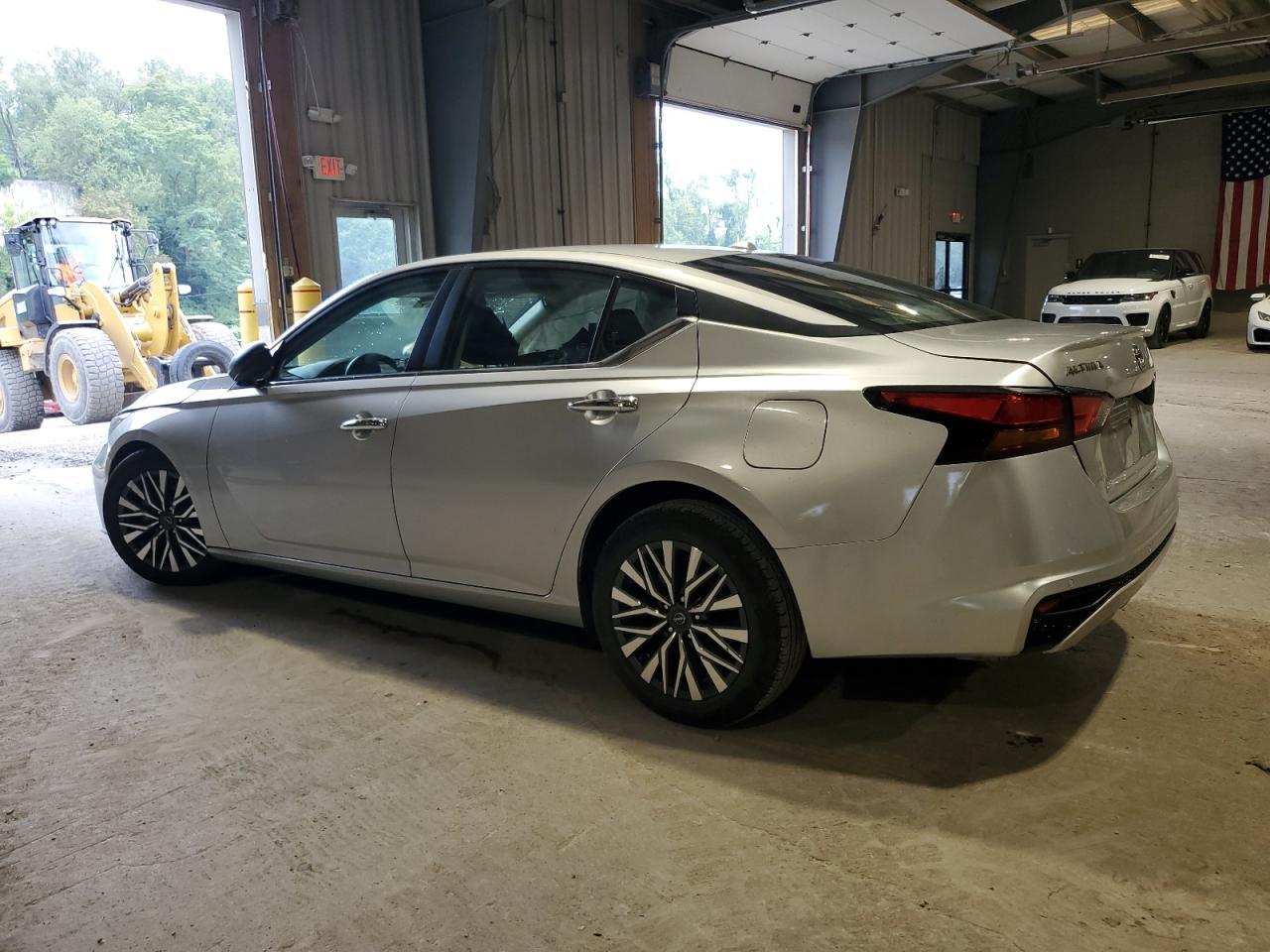 2024 Nissan Altima Sv - zdjęcie 2