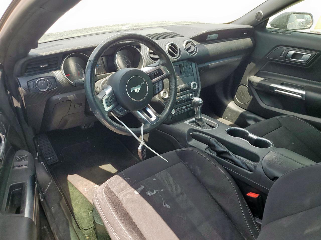 2021 Ford Mustang - zdjęcie 8