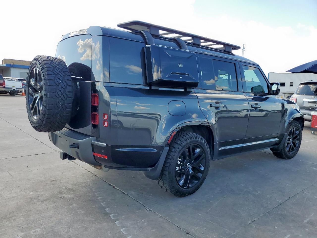 2024 Land Rover Defender 130 Outbound - zdjęcie 3