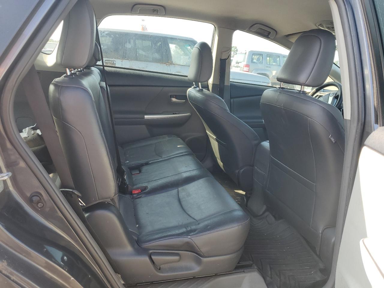 2013 Toyota Prius V - zdjęcie 10