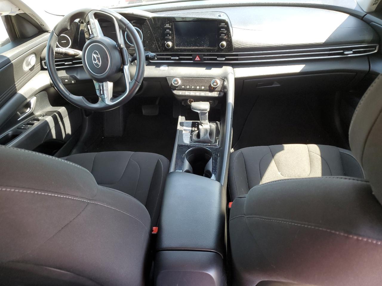 2021 Hyundai Elantra - zdjęcie 8