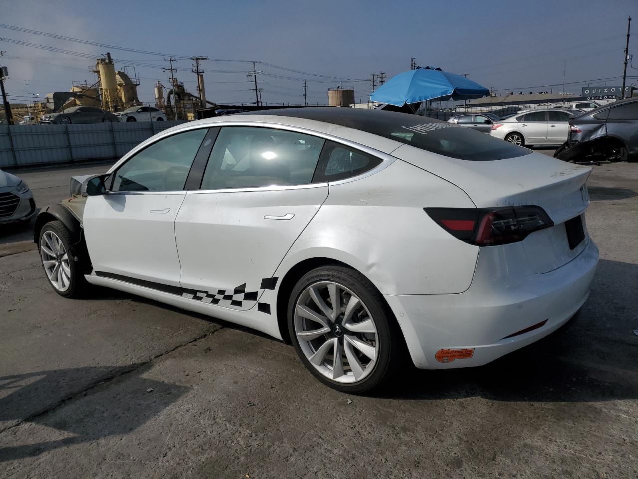 2019 Tesla Model 3 - zdjęcie 2