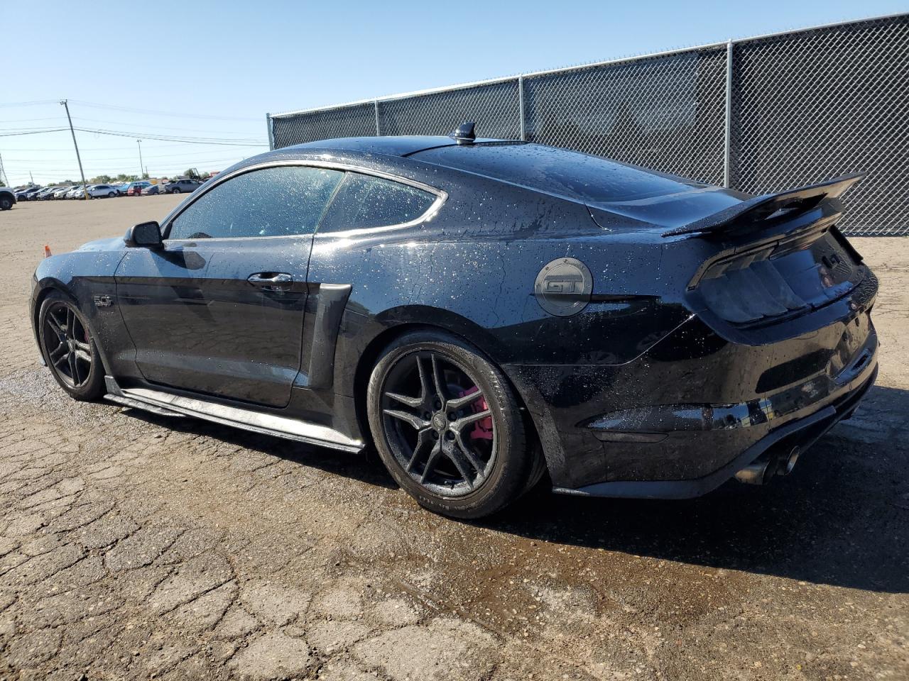 2020 Ford Mustang Gt - zdjęcie 2