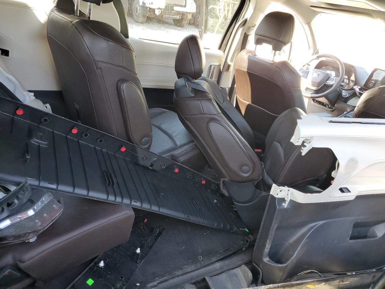 2021 Toyota Sienna Limited - zdjęcie 13