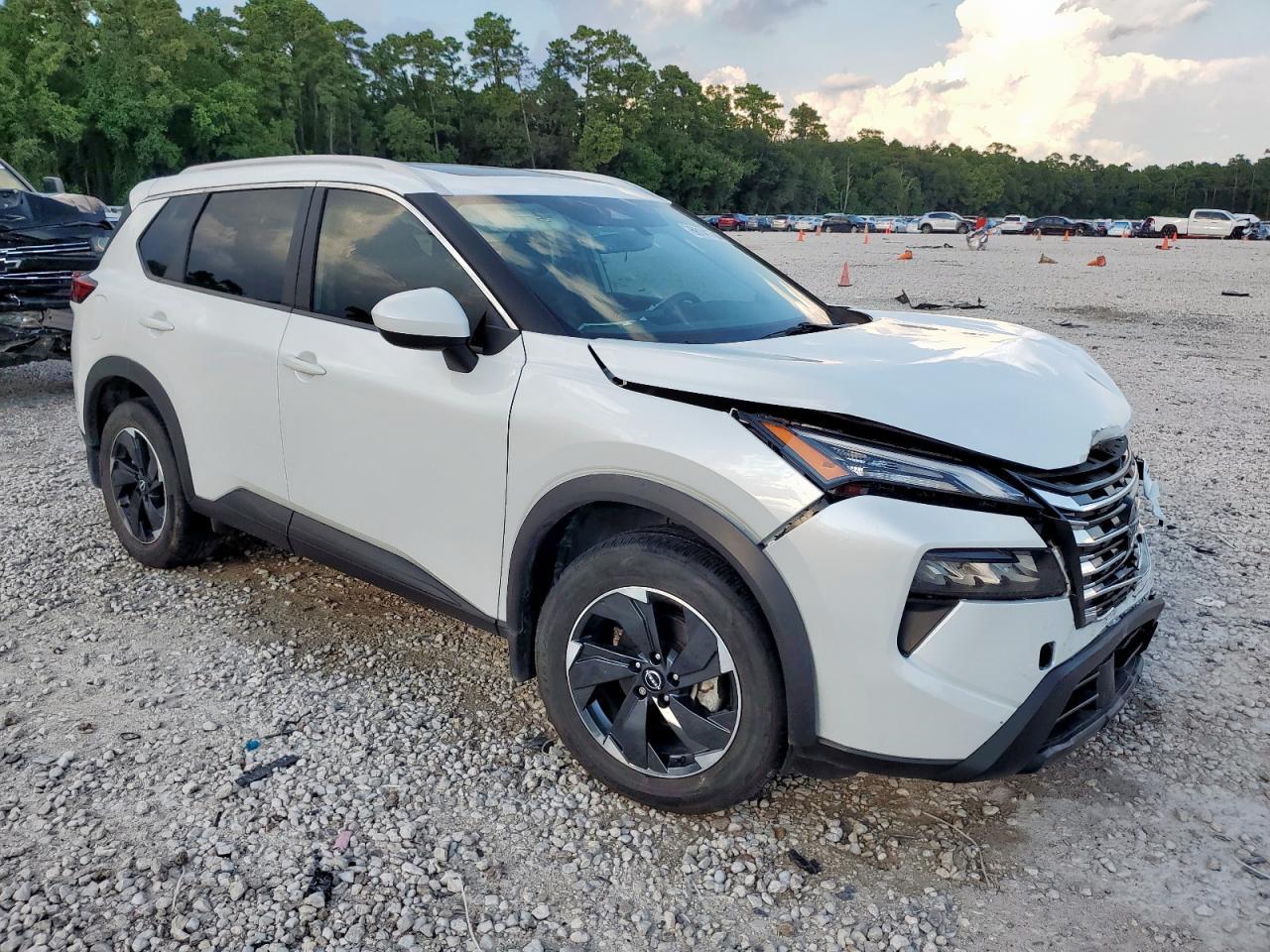 2024 Nissan Rogue Sv - zdjęcie 4