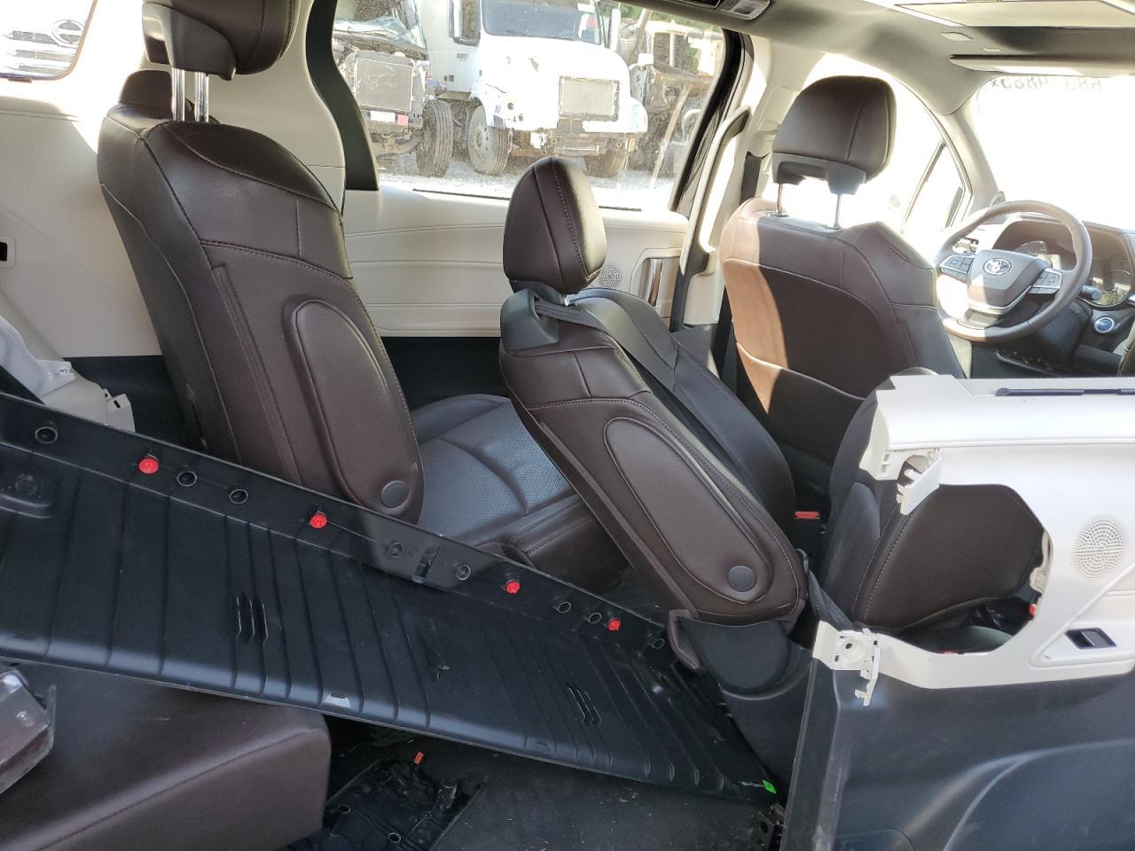 2021 Toyota Sienna Limited - zdjęcie 11