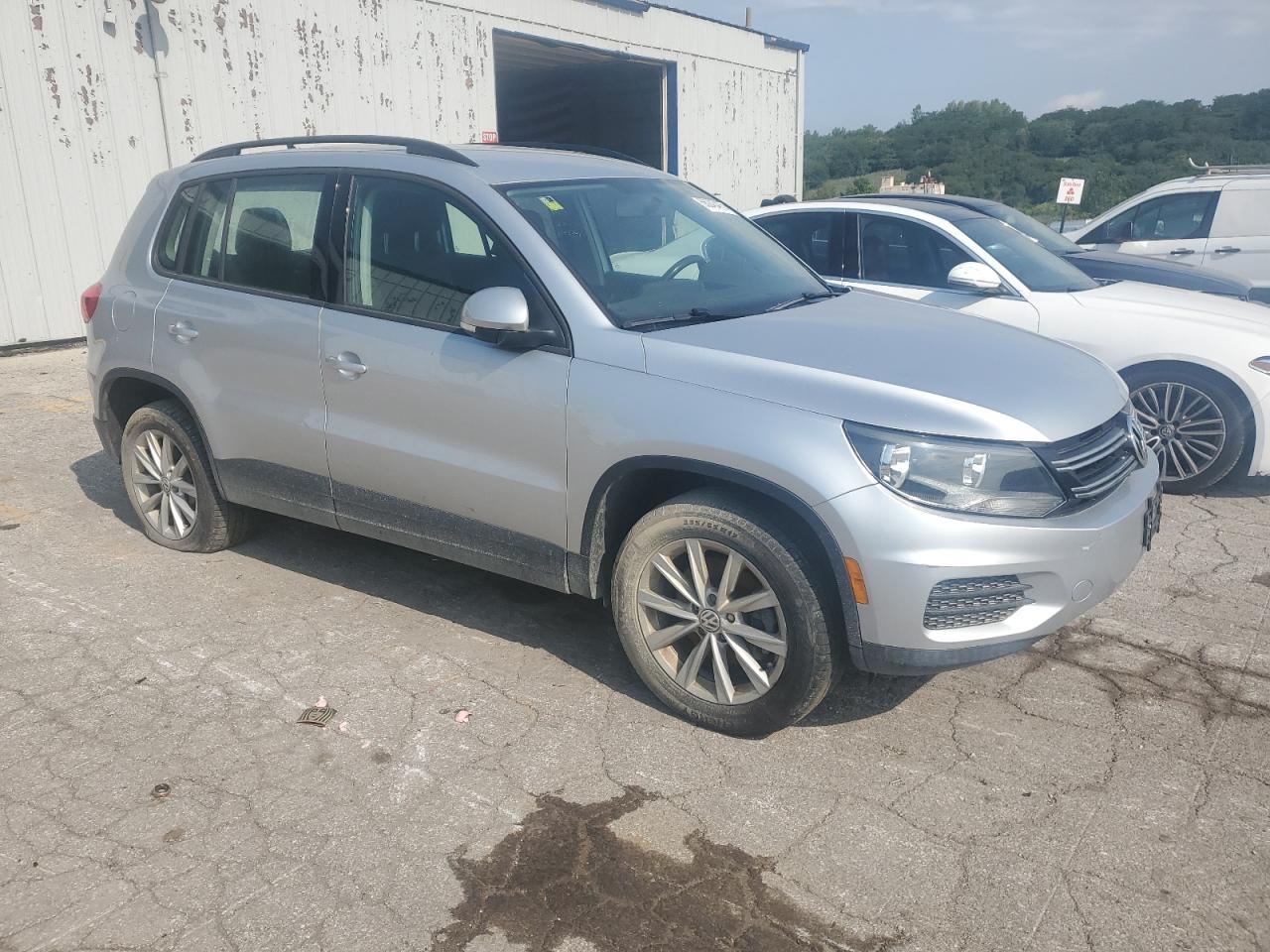 2017 Volkswagen Tiguan S - zdjęcie 4