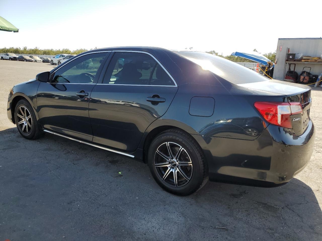 2014 Toyota Camry - zdjęcie 2