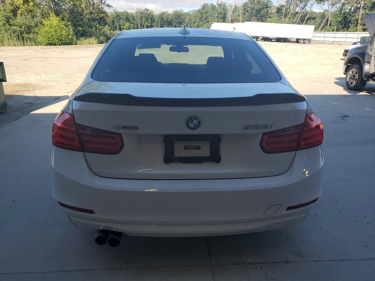 2013 BMW 328 Xi - zdjęcie 6
